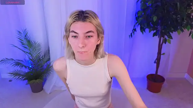 Mia Cheers online show from February 2025 01:43:02 PM