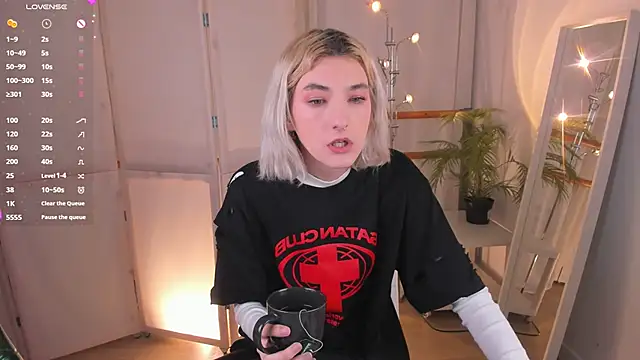 Mia Cheers online show from February 2025 05:22:02 PM