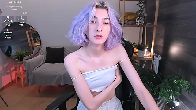 Mia Cheers online show from October 2025 02:03:02 PM