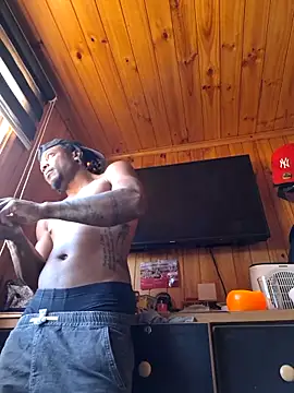 calientoboy online show from March 2025 07:21:02 PM