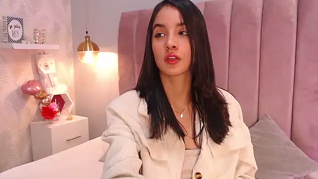 Snapshot of LeenaBrown chatting on February 2026 12:32:02 PM LeenaBrown online show from February 2026 12:32:02 PM