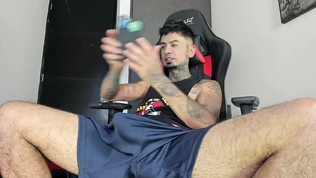 Snapshot of sergiio_mesa27 chatting on February 2026 04:28:02 PM sergiio mesa27 online show from February 2026 04:28:02 PM