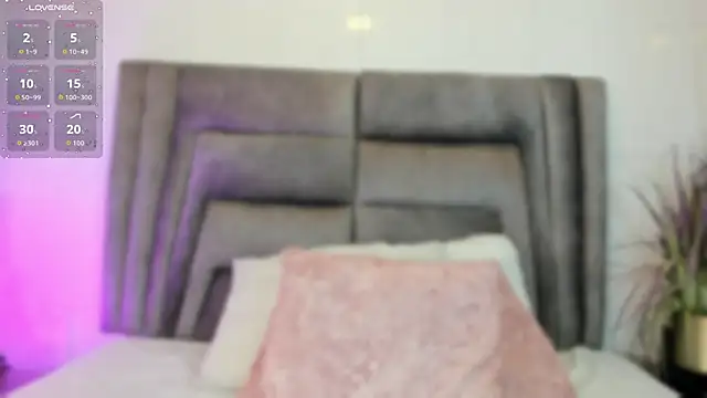 sophiee smith online show from September 2025 11:32:01 AM