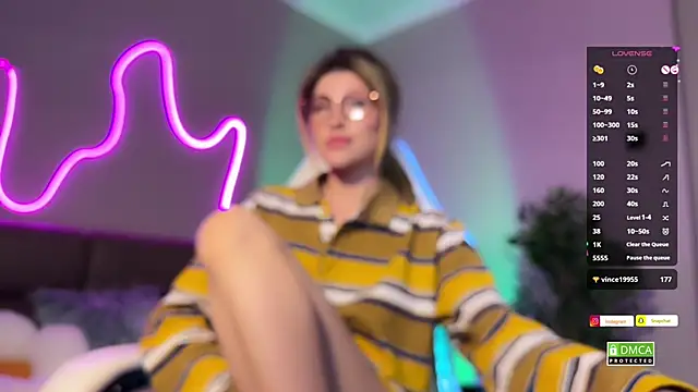 Snapshot of ellie_miu chatting on December 2024 06:23:02 PM ellie miu online show from December 2024 06:23:02 PM