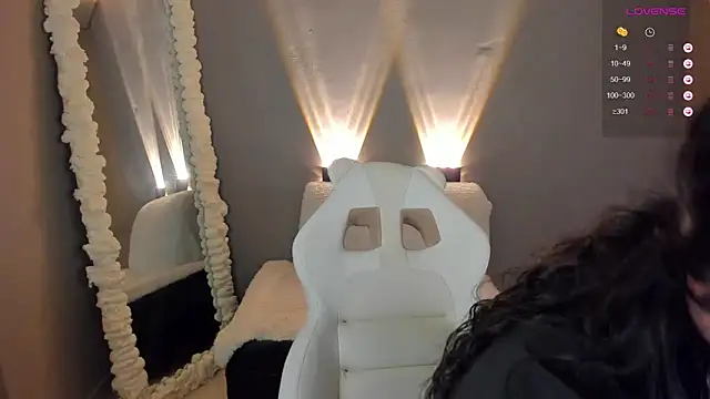 amber curly online show from December 2024 08:06:02 PM