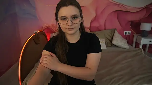 MagicPeachh  online show from September 2025 01:02:02 PM