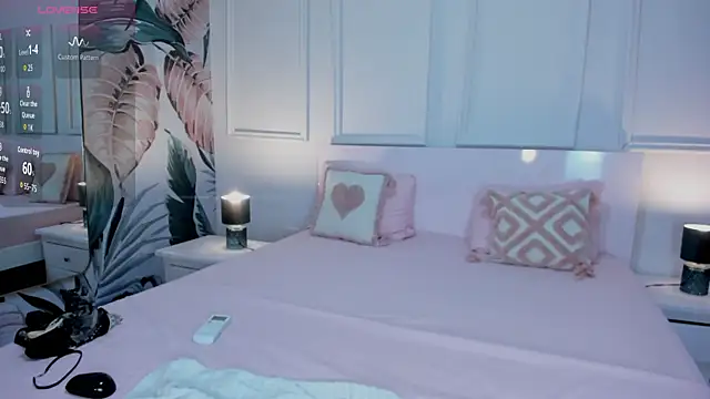 Snapshot of Ramona_Flower chatting on November 2025 02:11:02 AM Ramona Flower online show from November 2025 02:11:02 AM