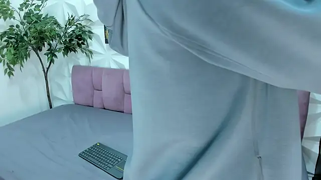 Victoria Coleman online show from February 2025 11:52:01 AM