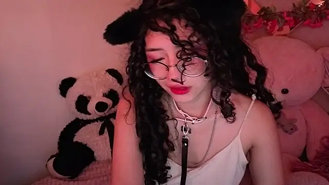 Snapshot of CherieCurl chatting on May 2026 03:31:02 PM CherieCurl online show from May 2026 03:31:02 PM