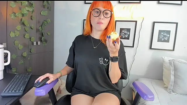 Annie Velas  online show from April 2026 09:27:01 PM