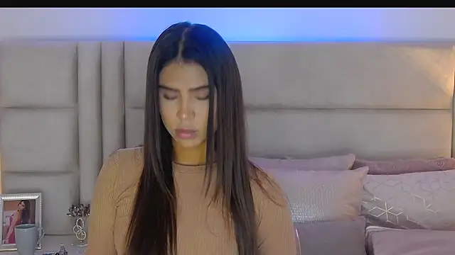 Snapshot of HaileyBaldwin chatting on February 2025 08:19:01 PM HaileyBaldwin online show from February 2025 08:19:01 PM