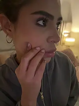 Snapshot of HaileyBaldwin chatting on February 2025 05:24:01 AM HaileyBaldwin online show from February 2025 05:24:01 AM