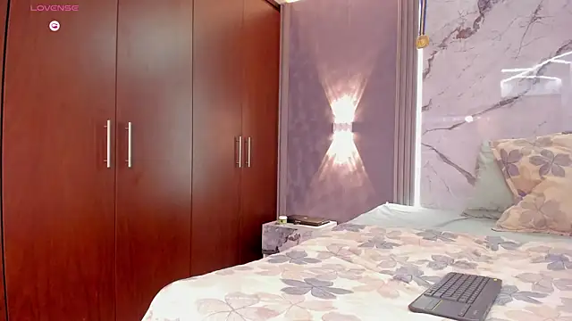 Johan Williams 07 online show from October 2025 12:03:01 PM