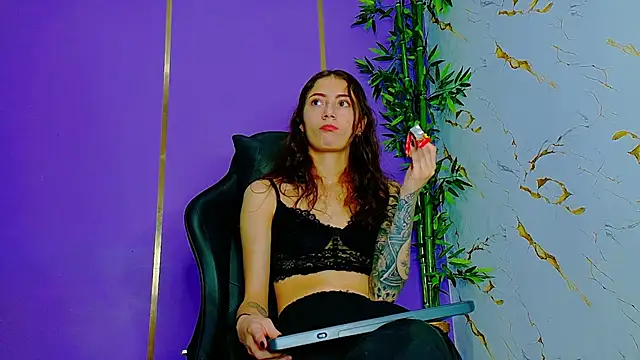 Snapshot of scarlet-jonesx chatting on September 2025 12:16:01 AM scarlet-jonesx online show from September 2025 12:16:01 AM