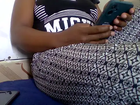 Hot-zeenah online show from November 2025 06:18:01 PM