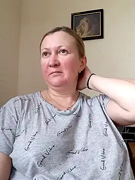 Snapshot of blondyaguar chatting on December 2024 08:39:02 AM blondyaguar online show from December 2024 08:39:02 AM