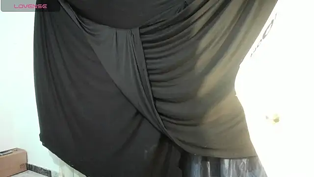 latinaStepmom online show from May 2026 11:57:01 PM