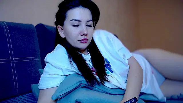 Snapshot of AlexaCruze chatting on January 2025 09:54:01 PM AlexaCruze online show from January 2025 09:54:01 PM