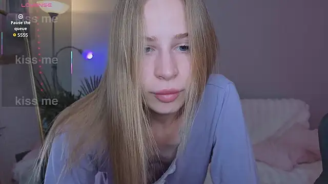 Elis Fox online show from April 2026 10:10:02 AM