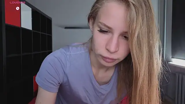 Elis Fox online show from June 2026 08:05:02 AM
