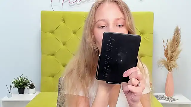 LolaWilsons online show from May 2026 06:31:02 AM