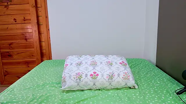 Snapshot of Cee_chalynn chatting on January 2025 02:19:01 PM Cee chalynn online show from January 2025 02:19:01 PM