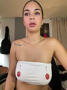 Snapshot of gabyaridi chatting on March 2025 03:52:01 PM gabyaridi online show from March 2025 03:52:01 PM