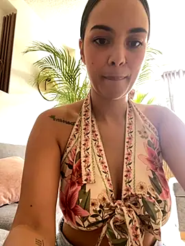 Snapshot of gabyaridi chatting on October 2025 04:14:02 PM gabyaridi online show from October 2025 04:14:02 PM