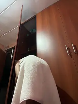 Snapshot of hurrem_18 chatting on February 2025 04:06:01 AM hurrem 18 online show from February 2025 04:06:01 AM