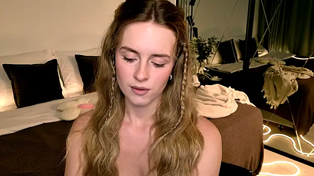 RozzitaBedberry online show from May 2026 01:43:02 PM