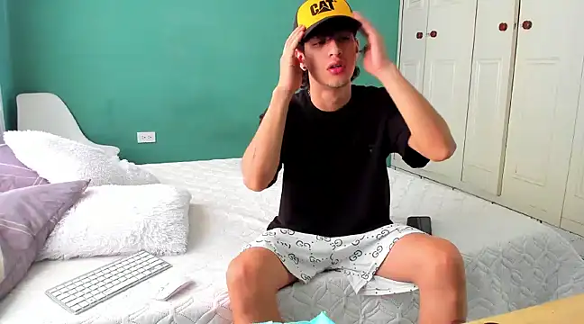 Snapshot of Chandler_ken chatting on January 2025 04:05:01 PM Chandler ken online show from January 2025 04:05:01 PM