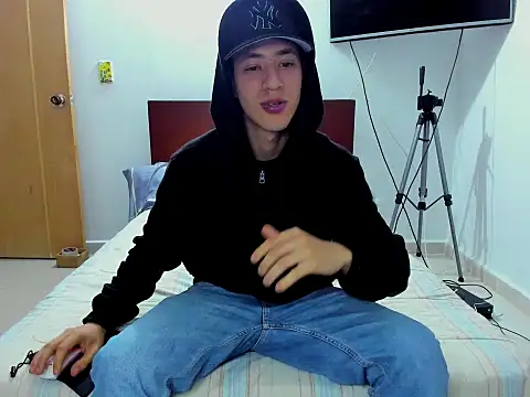 Snapshot of Chandler_ken chatting on November 2025 04:28:02 AM Chandler ken online show from November 2025 04:28:02 AM