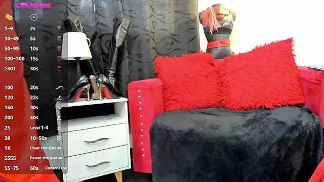 LiaTaylorr online show from December 2024 12:19:02 PM