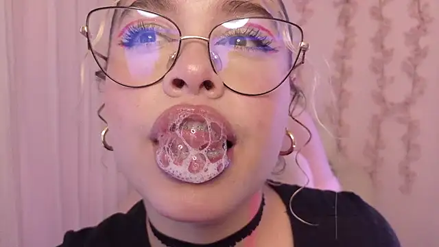 Haelycute online show from May 2026 04:21:02 AM