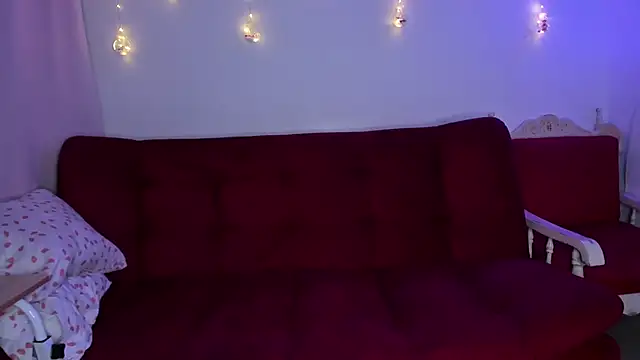 Snapshot of ohpetitemuse chatting on December 2025 08:40:01 PM ohpetitemuse online show from December 2025 08:40:01 PM