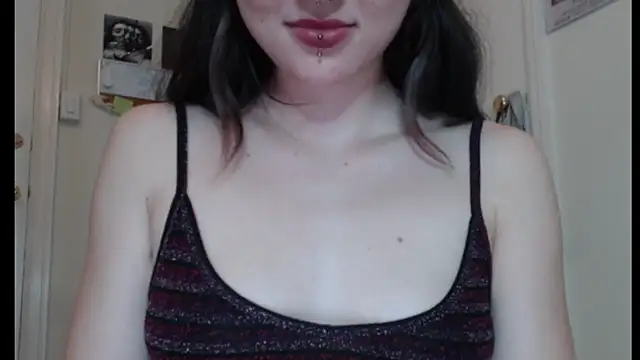 Snapshot of fern4ever chatting on March 2025 03:48:01 AM fern4ever online show from March 2025 03:48:01 AM