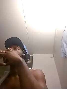 Snapshot of DreamvilleINC chatting on April 2026 03:13:01 AM DreamvilleINC online show from April 2026 03:13:01 AM