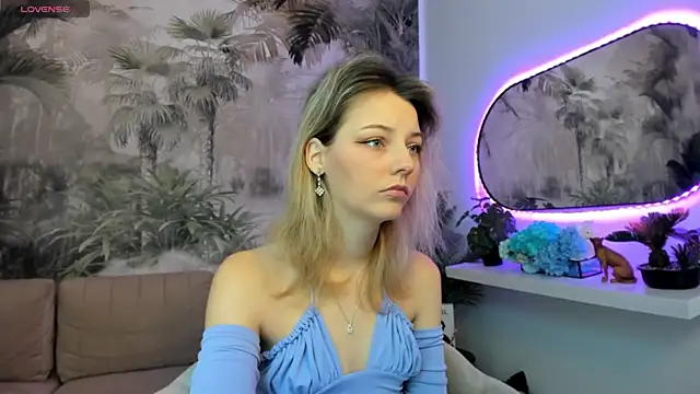 Snapshot of pretty_little_thing chatting on January 2025 05:44:01 PM pretty little thing online show from January 2025 05:44:01 PM
