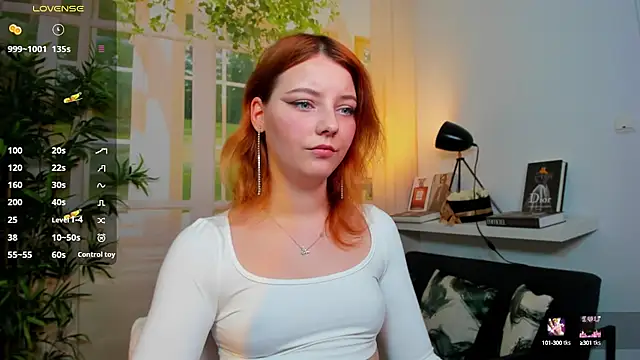 Snapshot of pretty_little_thing chatting on October 2025 03:02:01 PM pretty little thing online show from October 2025 03:02:01 PM