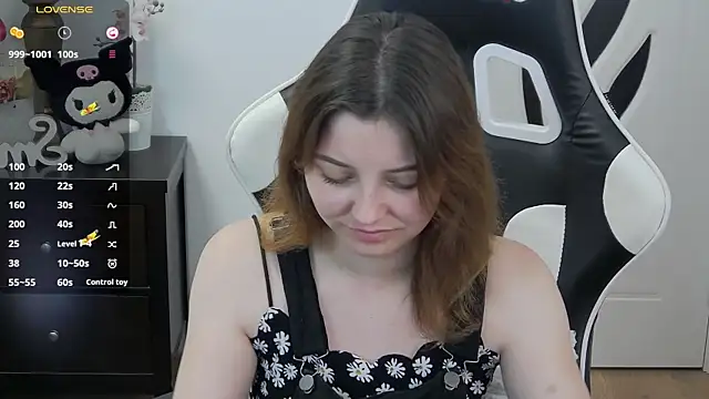 Snapshot of pretty_little_thing chatting on May 2026 04:04:02 PM pretty little thing online show from May 2026 04:04:02 PM