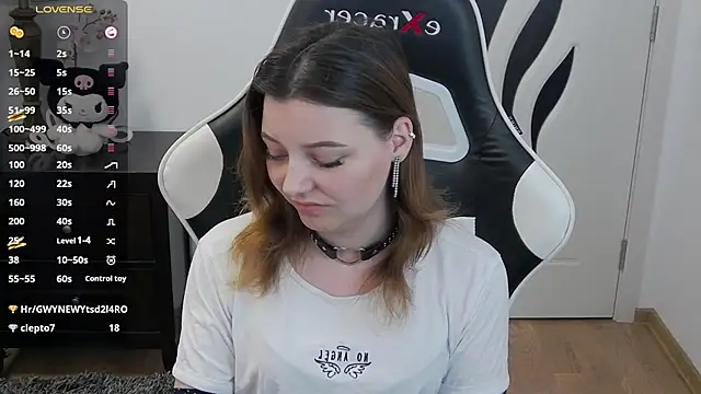 Snapshot of pretty_little_thing chatting on May 2026 06:31:02 PM pretty little thing online show from May 2026 06:31:02 PM