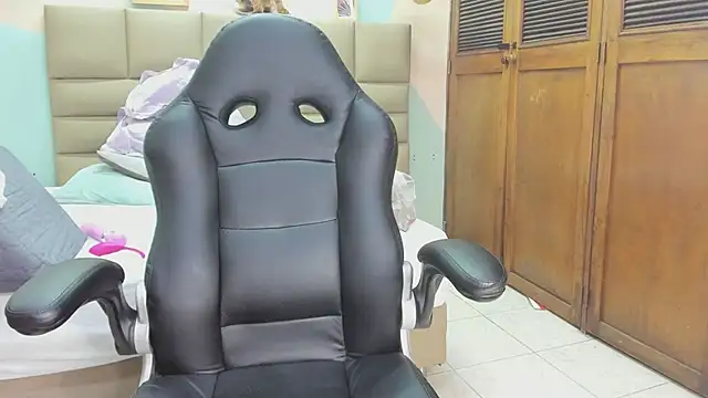 Snapshot of lilybaudyn_ chatting on February 2025 08:04:01 AM lilybaudyn online show from February 2025 08:04:01 AM