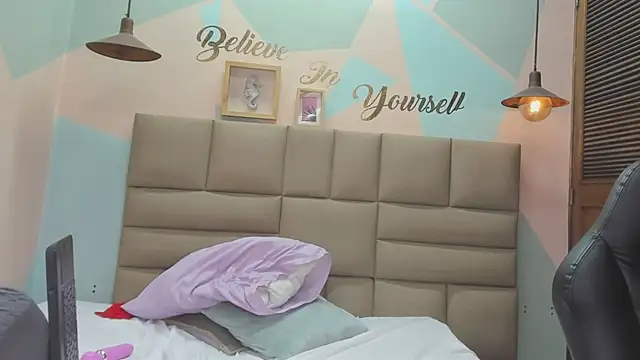 Snapshot of lilybaudyn_ chatting on March 2025 08:17:01 AM lilybaudyn online show from March 2025 08:17:01 AM