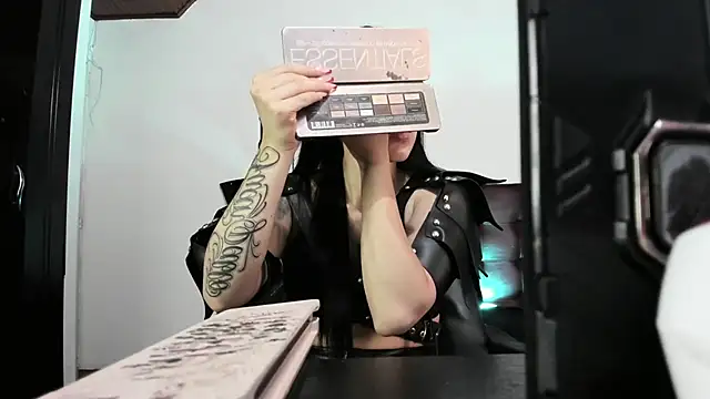 Snapshot of MistressVenena chatting on October 2025 07:59:01 PM MistressVenena online show from October 2025 07:59:01 PM