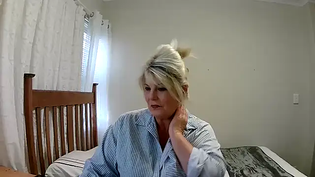 Miahotmilf online show from January 2025 05:58:01 PM