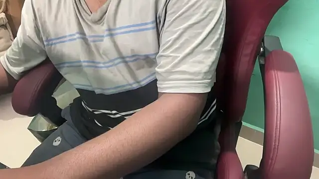 Snapshot of telugu_boy_ chatting on December 2024 12:51:02 PM telugu boy online show from December 2024 12:51:02 PM