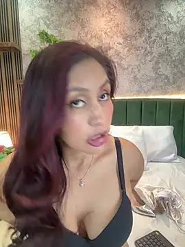 MonicaMoret online show from May 2026 12:35:01 PM