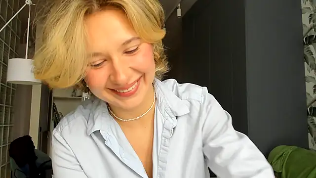 Lilith lutherlow online show from December 2025 11:17:02 AM