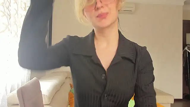 Lilith lutherlow online show from May 2026 09:49:02 AM
