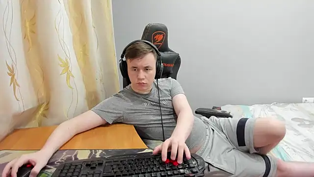 iliaskrislove online show from April 2026 01:18:01 AM